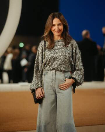 Elsa Zylberstein assiste au défilé Haute-Couture printemps-été 2022 Chanel