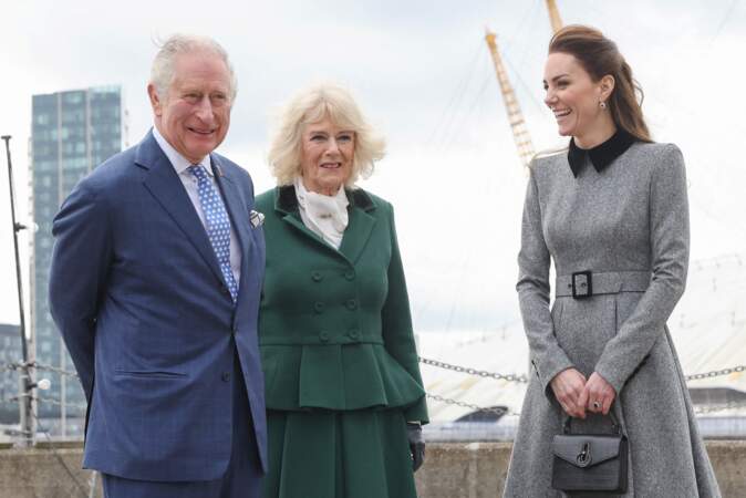 Kate Middleton recycle une robe longue signée Catherine Walker pour une rare sortie avec Charles et Camille, le jeudi 3 février 2022.