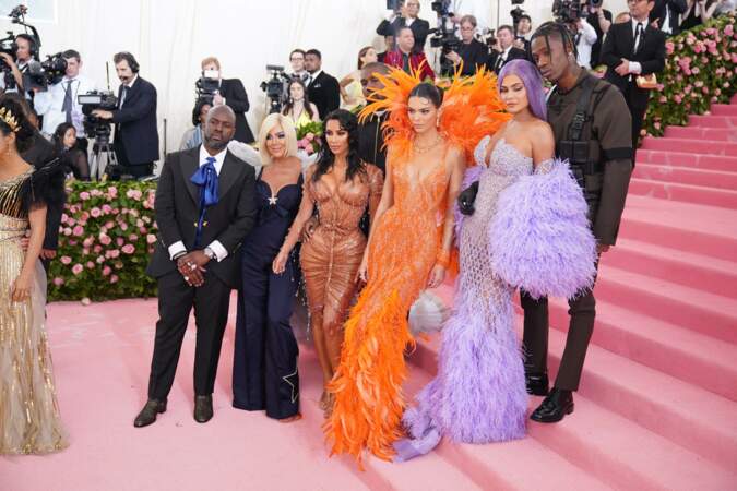 Corey Gamble, Kris Jenner, Kim Kardashian, Kanye West, Kendall Jenner, Kylie Jenner et Travis Scott, au MET Gala, à New York, le 6 mai 2019.