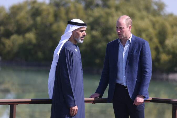 En compagnie du cheikh Khalid ben Mohammed ben Zayed Al Nahyane, le prince William se sont retrouvés au parc de mangrove de Jubail à Abou Dhabi, le 10 février 2022.