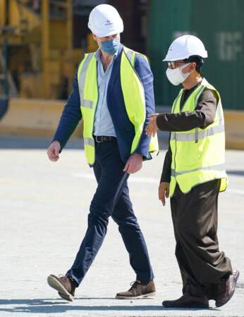 Le prince William a fait l'unanimité avec son look décontracté-chic lors de sa visite de la ville de Dubaï, le 10 février 2022.