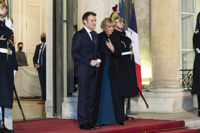 Emmanuel Macron et Brigitte Macron sur leur 31 en l'honneur de M. Marcelo Rebelo de Sousa, à Paris le 11 février