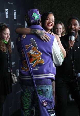 Rihanna est rejointe sur le photocall de l'événement Fenty Beauty par son compagne, ASAP Rocky, le 11 février 2022 à Los Angeles. 