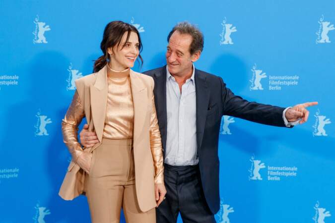Complices, les acteurs Juliette Binoche et Vincent Lindon ont assisté au photocall du film "Avec amour et acharnement" à l'occasion du 72ème festival international du film de Berlin le 12 février 2022.
