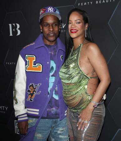 Rihanna aux côtés d'ASAP Rocky lors du Fenty Beauty, le 11 février 2022, à Los Angeles. 