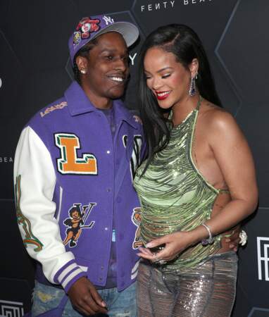 Rihanna et ASAP Rocky, le père du futur bébé, se sont montrés complices lors de l'événement Fenty Beauty, à Los Angeles, le vendredi 11 février 2022. 