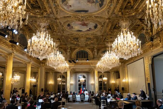 Un dîner prestigieux s'est déroulé à l'Élysée en présence d'Emmanuel et Brigitte Macron  le 11 février 2022