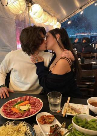 Jade Hallyday échange un bisou passionné avec son chéri Michael-Sean pour la Saint-Valentin, le lundi 14 février 2022.