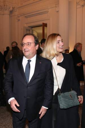 François Hollande et sa compagne Julie Gayet étaient aussi présents au vernissage de l'exposition Charles Ray au Centre Pompidou à Paris le 15 février 2022