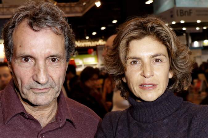 Jean-Jacques Bourdin et sa femme Anne Nivat lors du salon du livre de la Porte de Versailles, le 17 mars 2018