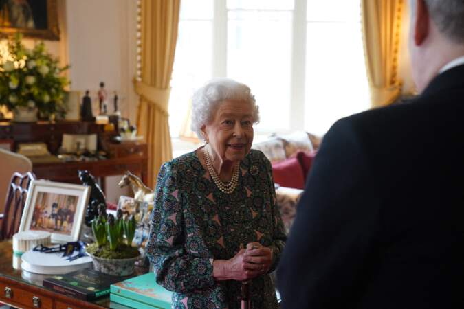 Après avoir été cas contact, La reine Elizabeth II fait une première apparition, le mercredi 16 février 2022. 