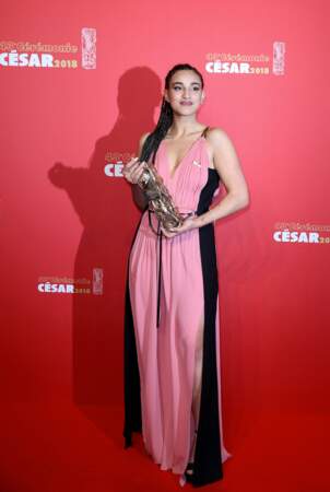 Camélia Jordana reçoit le César du meilleur espoir féminin pour "Le Brio", le 2 mars 2018.