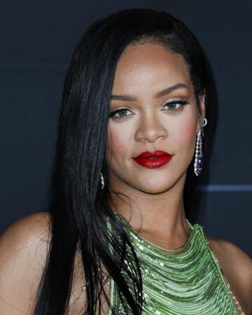 Rihanna (enceinte) au photocall "Fenty Beauty et Fenty Skin" à Los Angeles, le 11 février 2022.