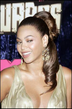 Beyonce: la queue de cheval ultra glamour sur l'épaule
