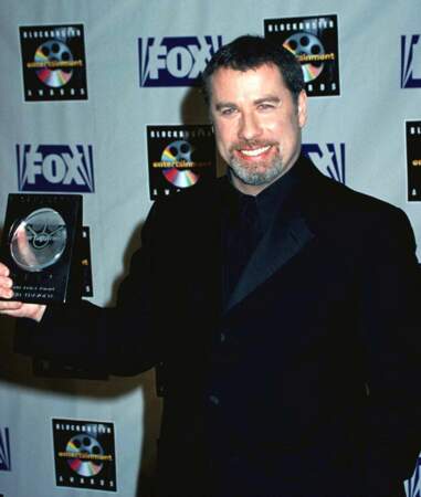 John Travolta porte la barbe lors de sa remise de prix en 1999