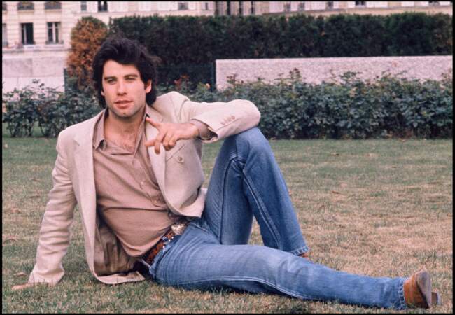 John Travolta avec les cheveux longs à Paris en 1980