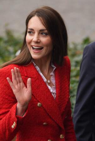 Kate Middleton rend hommage au drapeau danois en rouge et blanc. 