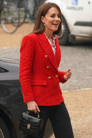 Kate Middleton en visite solitaire rayonne plus que jamais