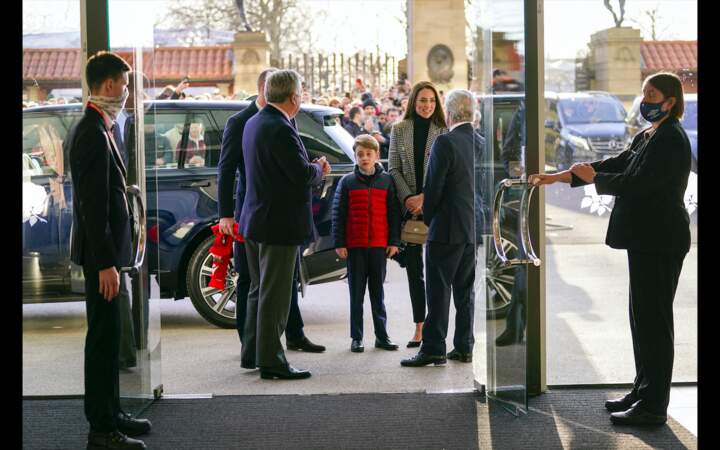Le prince William, Kate Middleton et leur fils George de Cambridge à l'entrée du stade