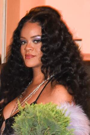 Rihanna toute en beauté à la sortie du défilé Gucci à la fashion week à Milan le 25 février 2022