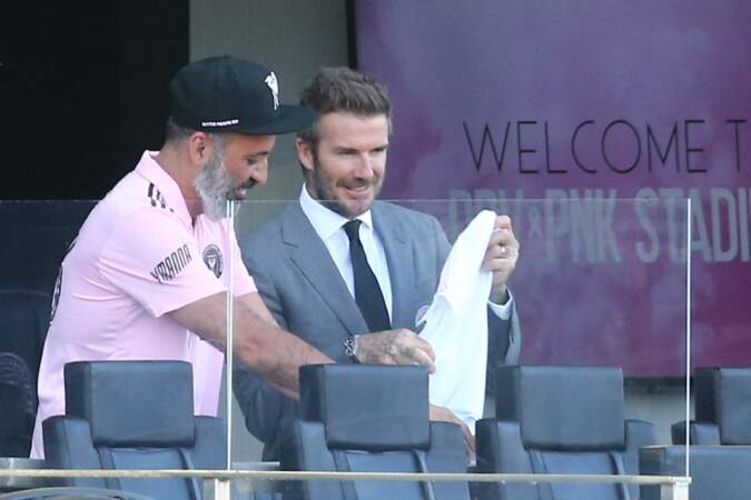 David Beckham en pleine discussion avec un membre du staff