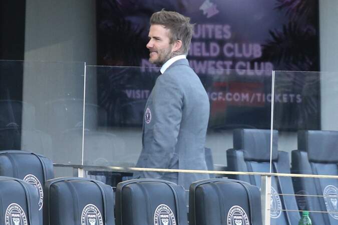 David Beckham, beau gosse, tout sourire pendant le match de son équipe