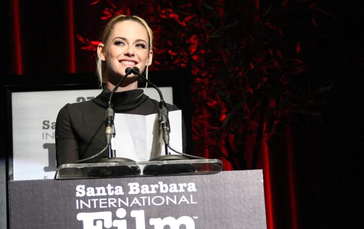Kristen Stewart éblouissante pour recevoir le prix d'honneur "American Riviera Award"  à Santa Barbara