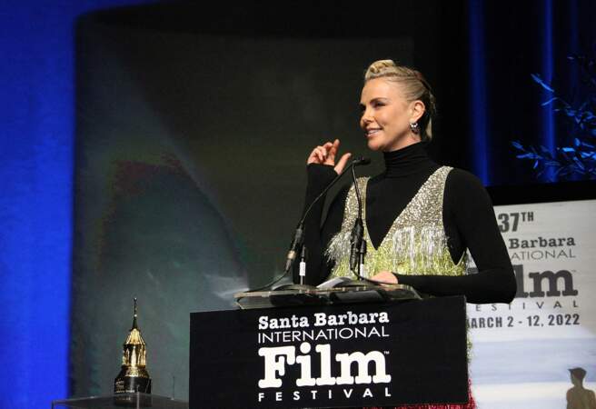 Charlize Theron ravissante lors de la 37ème édition du Festival International du Film de Santa Barbara au Arlington Theatre le 4 mars