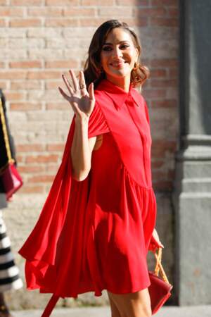 Pour le défilé Valentino, la sublime Camila Coelho a opté pour une robe tout en volants et en jeux de matières. Sa couleur : rouge passion, une évidence pour la blogueuse originaire d’Amérique latine 