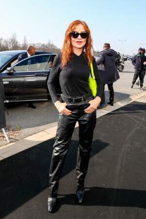 Isabelle Huppert arrivant au défilé Balenciaga Automne/Hiver 2022/2023 lors de la Fashion Week de Paris, le 6 mars 