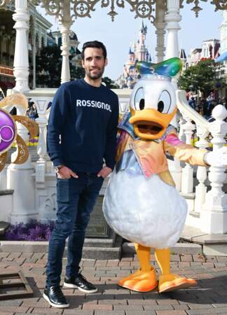 L'athlète Martin Fourcade lui aussi aux côtés de Donald Duck pour les 30 ans de Disneyland Paris, le 5 mars 