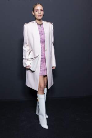 Leonie Hanne lors du défilé Givenchy automne-hiver 2022/2023, à Paris, le 6 mars 2022.