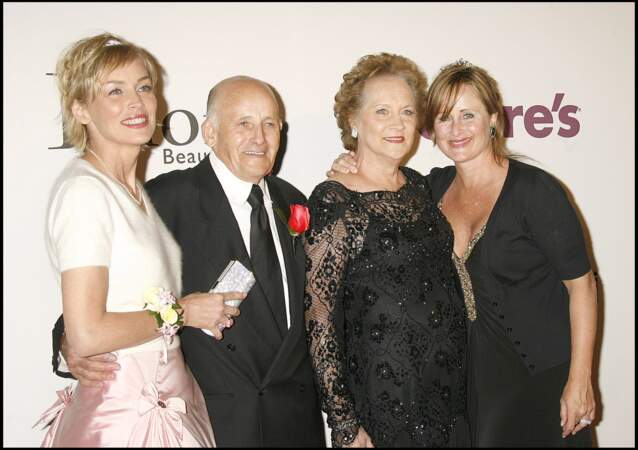 Sharon Stone et son père aux côtés de sa mère et de sa soeur en 2007
