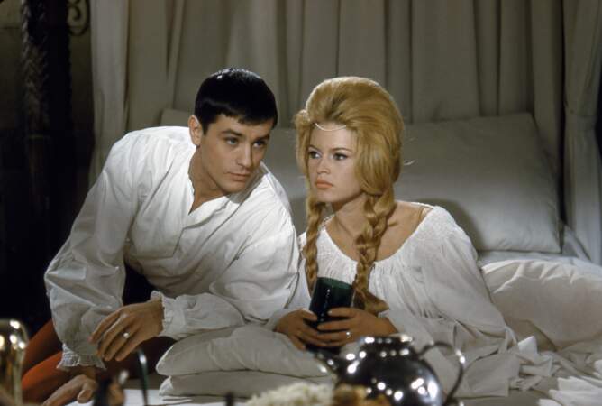 Alain Delon et Brigitte Bardot sur le tournage du film "Les amours célèbres", en 1961.