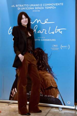 Après avoir signé une collaboration avec Zara, Charlotte Gainsbourg est venue représenter son film sortie en France le 16 juin 2021. avec une sortie nationale datant du 12 janvier 2022. 