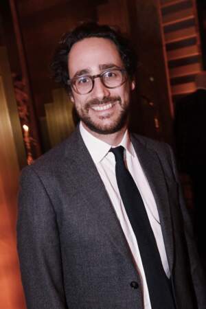 Thomas Hollande portait un costume gris très élégant pour les 5 ans de l'hôtel Nolinski Paris, le 8 mars 2022