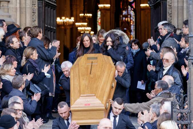 Nathalie Marquay et ses enfants Tom et Lou bouleversés lors des obsèques de Jean-Pierre Pernaut, le mercredi 9 mars 2022.