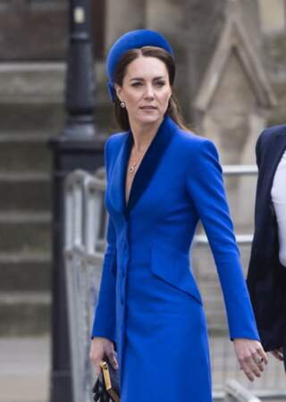 La duchesse de Cambridge était très élégante en long manteau et chapeau assorti lors de la Journée du Commonwealth ce lundi 14 mars. 