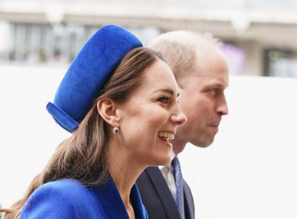 Malgré l'absence de la reine Elizabeth II, Kate Middleton et le prince William ont gardé le sourire. 