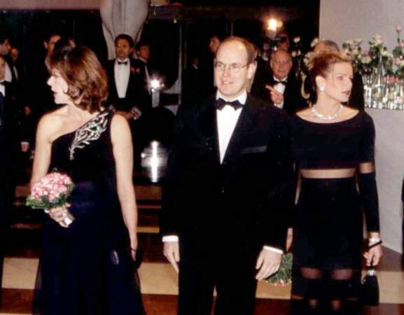 Albert II et ses deux soeurs en 1999