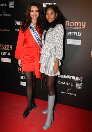 Diane Leyre (Miss France 2022) et  Clémence Botino (Miss France 2020) au vernissage de l'exposition Romy Schneider à La Cinémathèque à Paris, le 14 mars 2022.