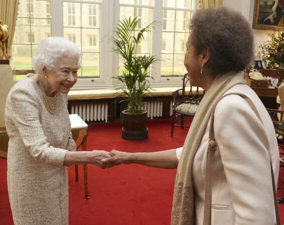 La reine Elizabeth II surprend avec une silhouette très amincie, le mercredi 16 mars 2022