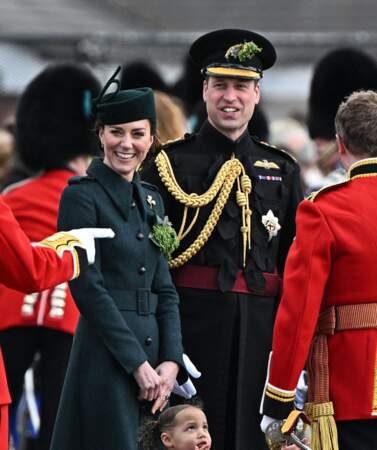 Kate Middleton accompagnée du prince William à l'occasion de la parade de la Saint Patrick à Aldershot, le 17 mars 2022. 
