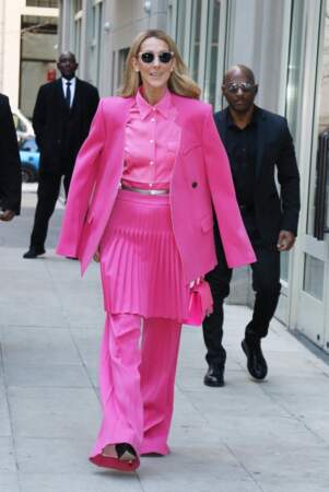 Impossible d'oublier ce total-look rose fuchsia de Céline Dion portée pour la Journée Internationale pour les Droits des Femmes à New York le 7 mars 2020.