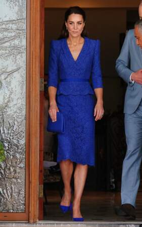 Kate Middleton sublime dans un ensemble bleu royal lors de sa visite au Belize, samedi 19 mars 