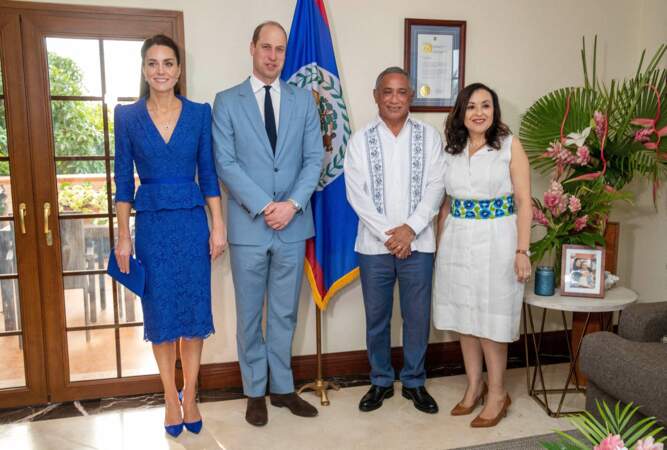 Une chaleureuse entrevue : les Cambridge sont allés à la rencontre du Premier ministre du Belize, Johnny Briceno et de sa femme, Rossana, à Belize City, samedi 19 mars