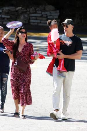 Sandra Bullock avec son compagnon Bryan Randall et leurs enfants Louis et Laila, en octobre 2017.