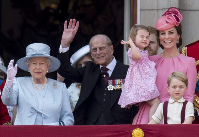 17 juin 2017, la reine Elizabeth II, le prince Philip et toute la famille royale d'Angleterre assistent à la parade "Trooping The Colour" à Londres.