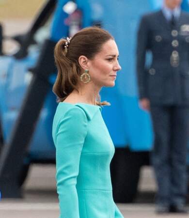 Kate Middleton porte la queue-de-cheval haute à Nassau. Le 24 mars 2022. 
