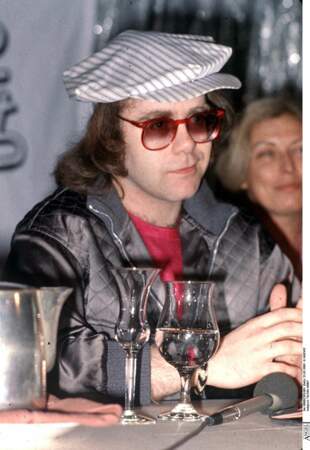Elton John et ses les cheveux longs à ses débuts